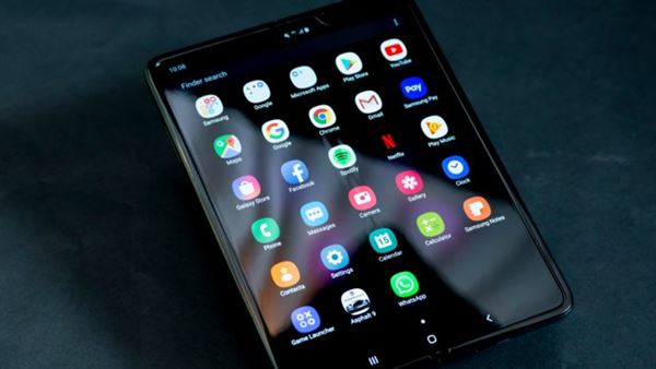 Samsung Galaxy Fold kesimlerine ayrıldı: Katlanır düzeneğe birinci yakından bakış